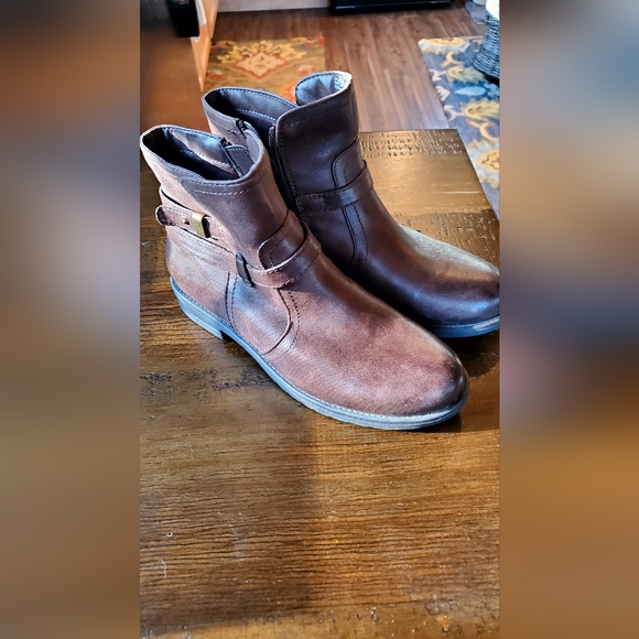 Boots - Picture 1 of 2